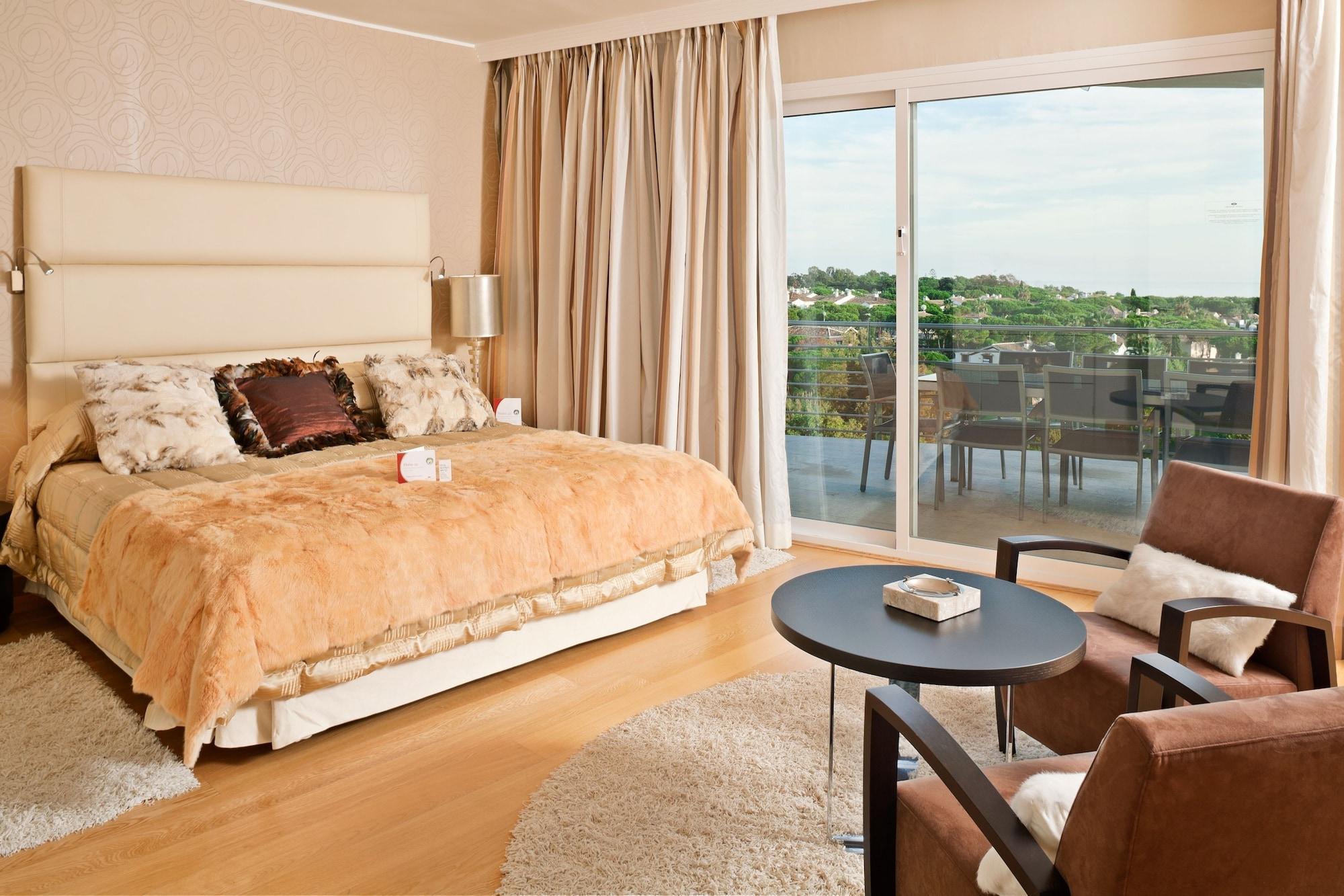 Senator Banus (Adults Only) Otel Estepona Oda fotoğraf A room at the hotel