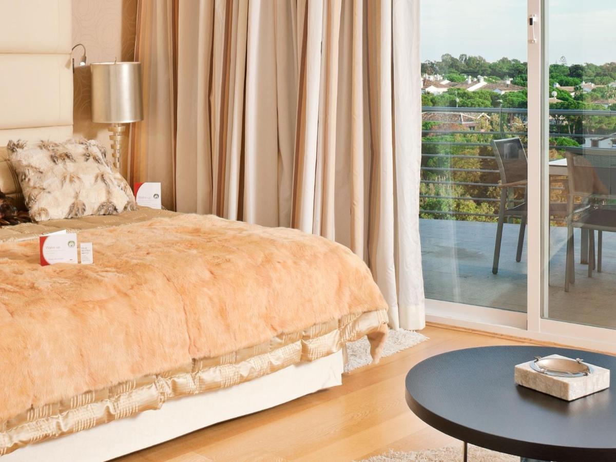 Senator Banus (Adults Only) Otel Estepona Oda fotoğraf A bedroom at the hotel